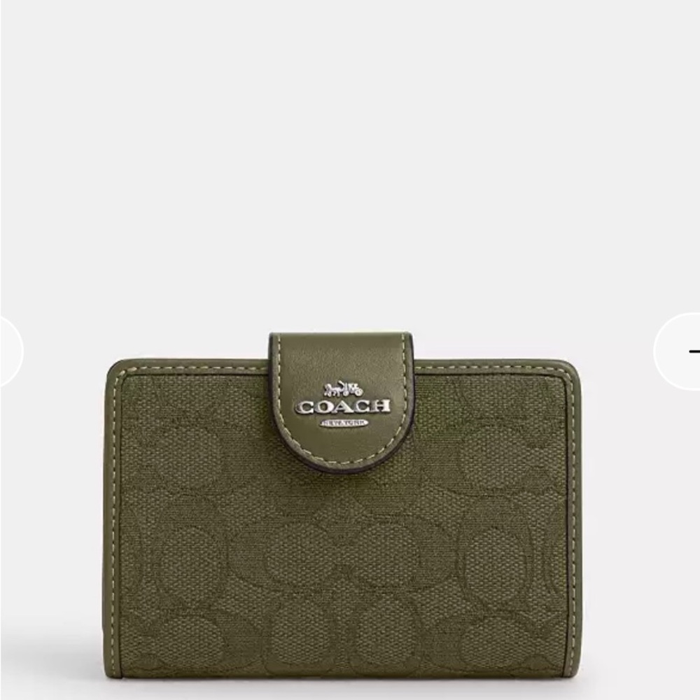 Coach Medium Olive Corner Zip Wallet